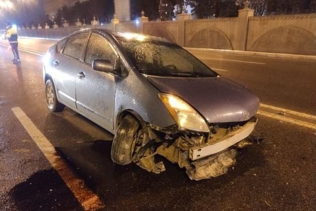 Bakıda “Prius” aptekə çırpıldı - VİDEO