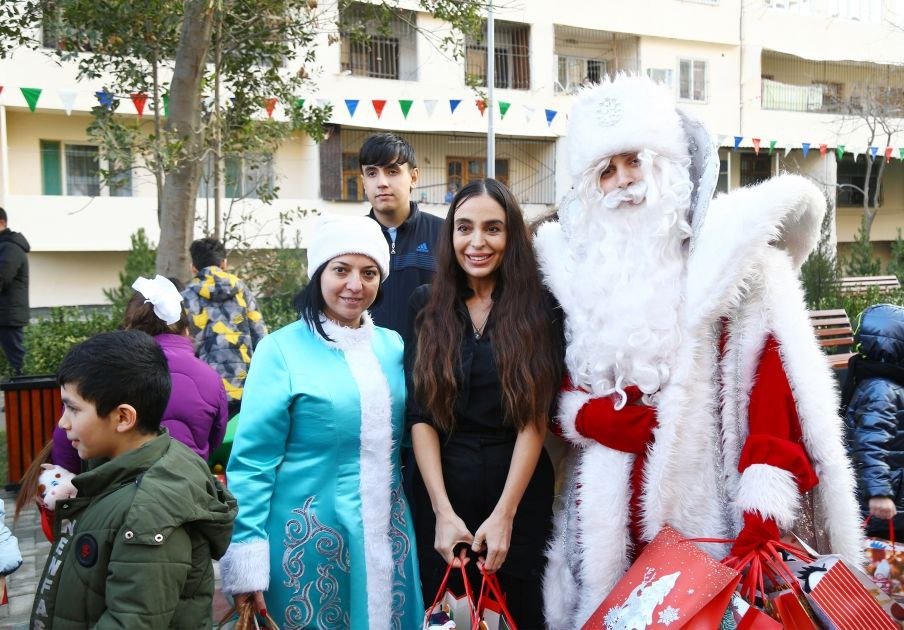 Leyla Əliyeva növbəti “Bizim Həyət”in AÇILIŞINDA - FOTO - foto 13