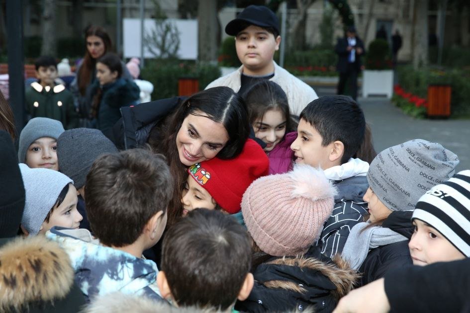Leyla Əliyeva növbəti “Bizim Həyət”in AÇILIŞINDA - FOTO - foto 6
