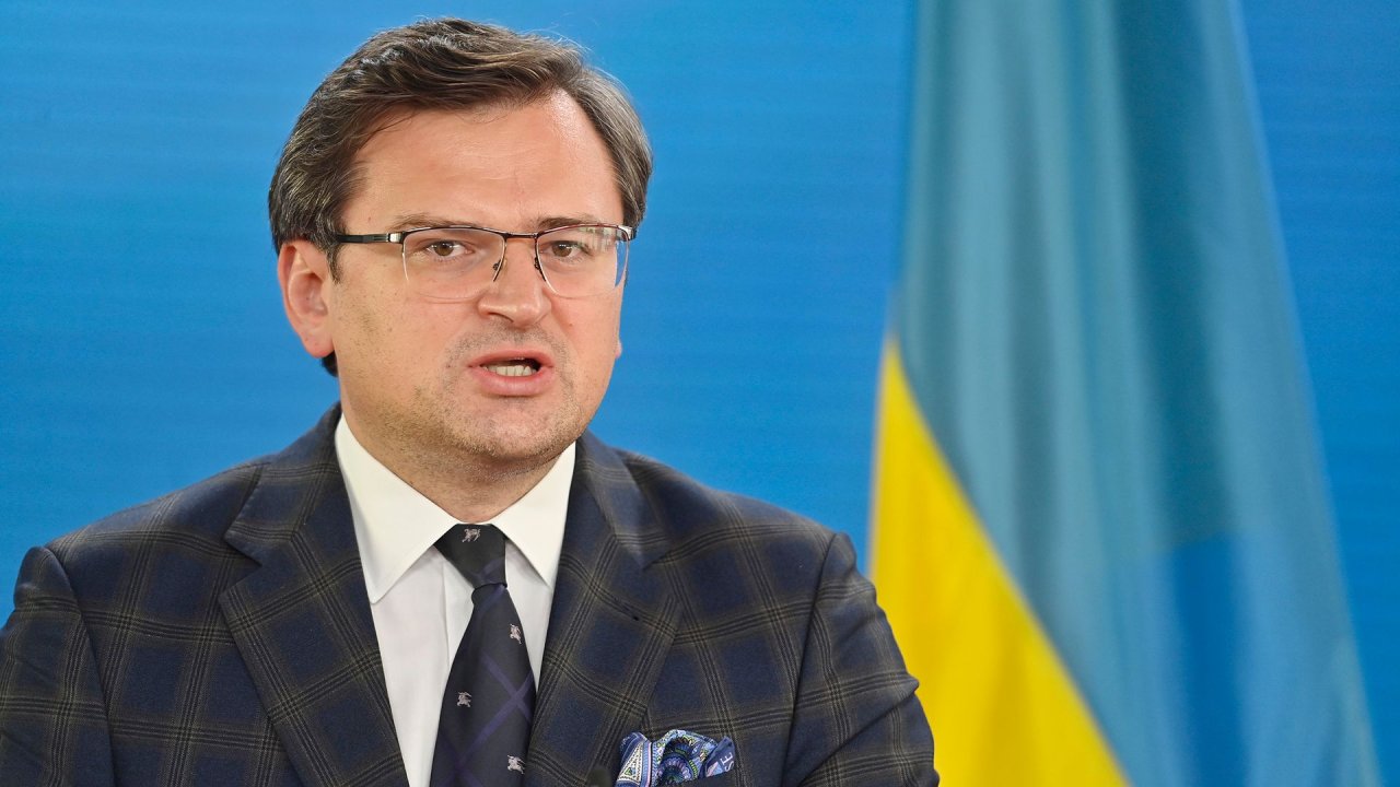 Kuleba: “Qərbin dəstəyi dayansa, Ukrayna kürəklə vuruşacaq” – VİDEO  