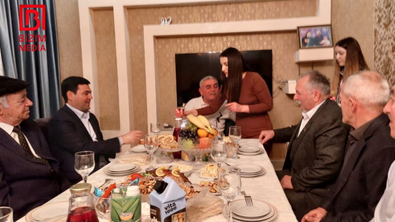 Qız evi elçiliyə icra başçısı ilə gələn oğlana “hə” dedi? – FOTO/VİDEO  - foto 2
