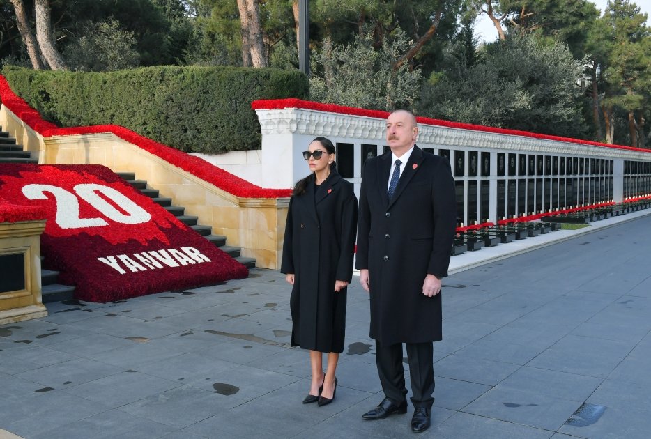 Prezident və Birinci xanım Şəhidlər xiyabanını ziyarət edib - FOTO/VİDEO - foto 2