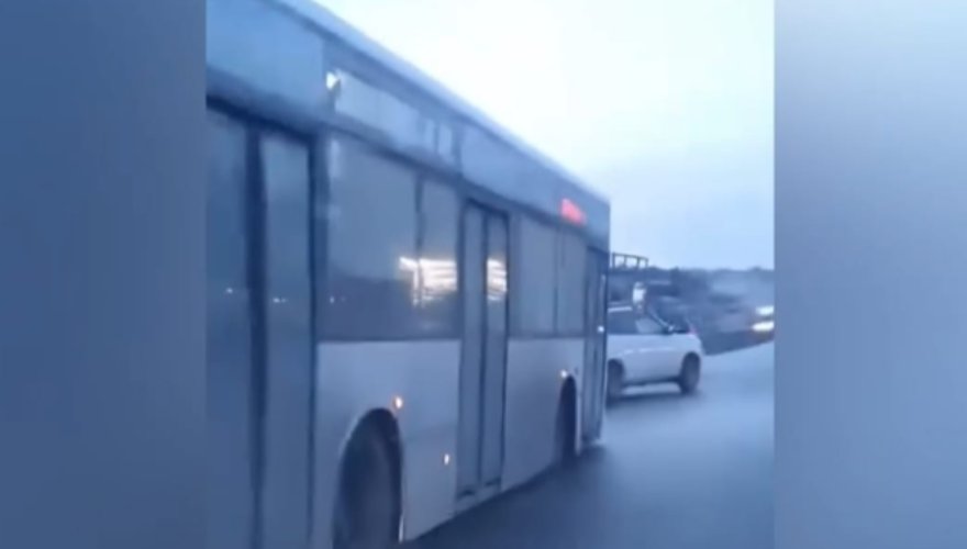 Bakıda sərnişin avtobusu təhlükə saçdı – VİDEO 