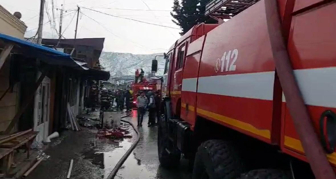 Şəmkir bazarındakı yanğın SÖNDÜRÜLDÜ - VİDEO Şəmkir bazarındakı yanğın SÖNDÜRÜLDÜ - VİDEO