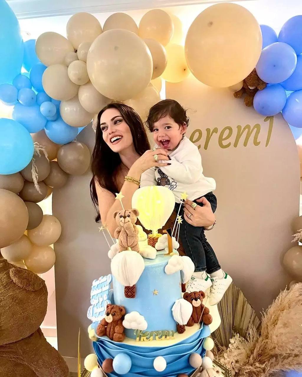 Burak və Fahriye oğullarının 1 yaşını QEYD ETDİLƏR - FOTO - foto 6