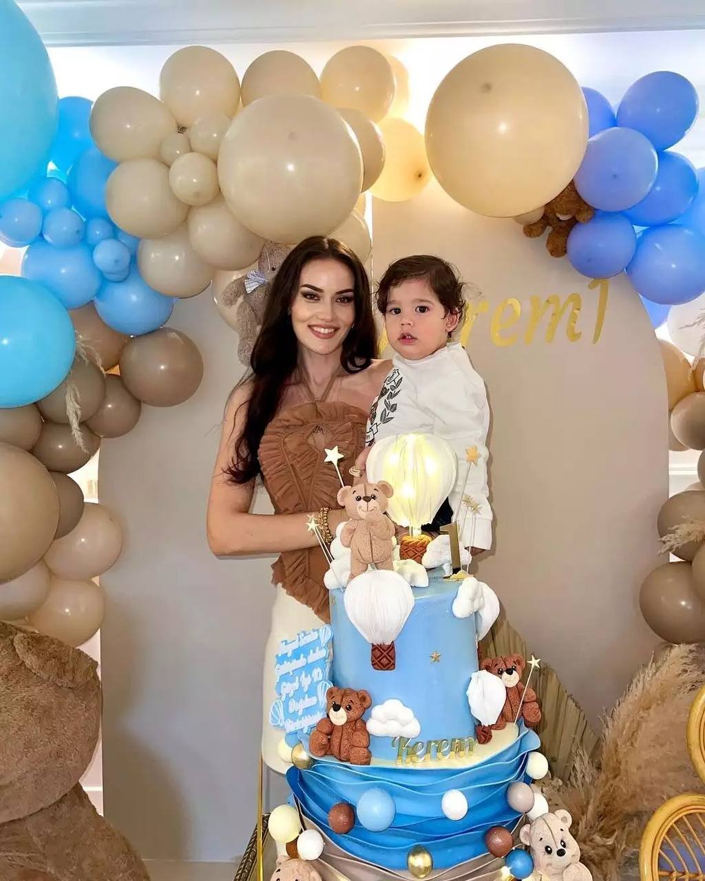Burak və Fahriye oğullarının 1 yaşını QEYD ETDİLƏR - FOTO - foto 5
