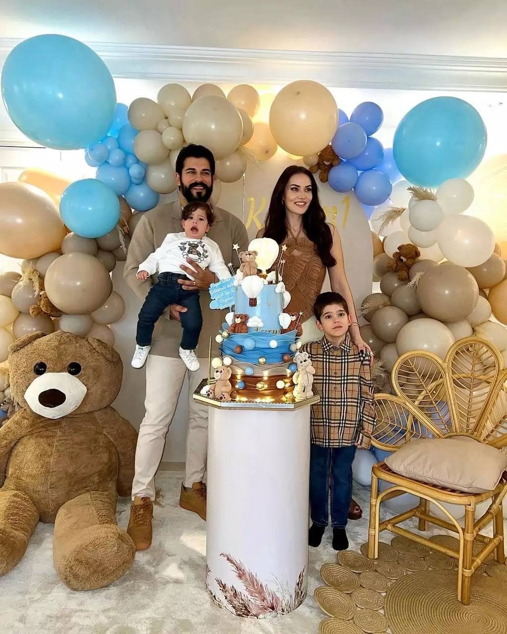 Burak və Fahriye oğullarının 1 yaşını QEYD ETDİLƏR - FOTO - foto 4