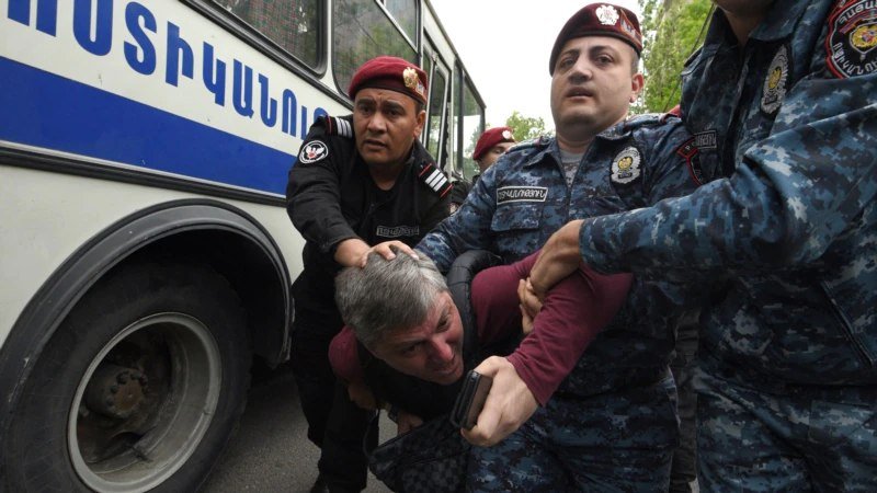 Ermənistanda ƏMƏLİYYAT: İqtisadiyyat nazirinin keçmiş müavini saxlanıldı - FOTO