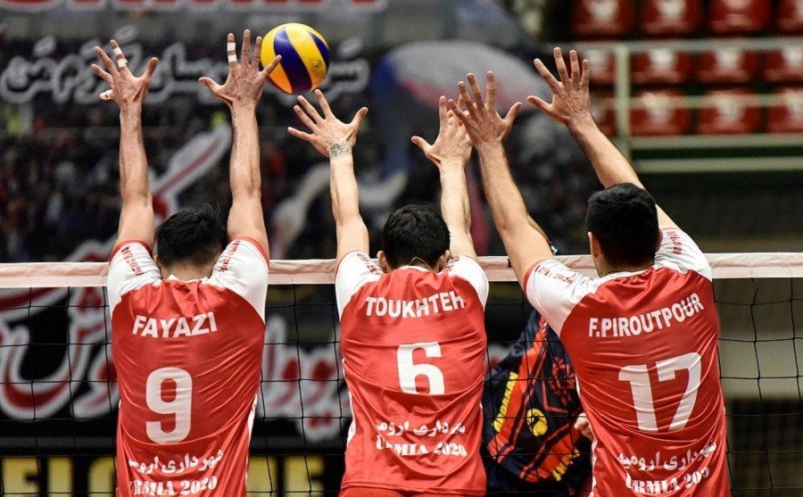 İranda voleybol komandasının oyununda 