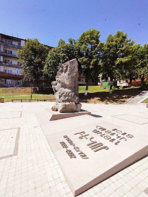 Qarabağ cəlladının Xankəndidəki abidəsi SÖKÜLDÜ - FOTO - foto 1