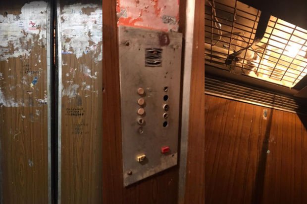 Bakıda yaşayış binasının lifti DAYANDI: Köməksiz qalan şəxs belə xilas edildi – VİDEO Bakıda yaşayış binasının lifti DAYANDI: Köməksiz qalan şəxs belə xilas edildi – VİDEO
