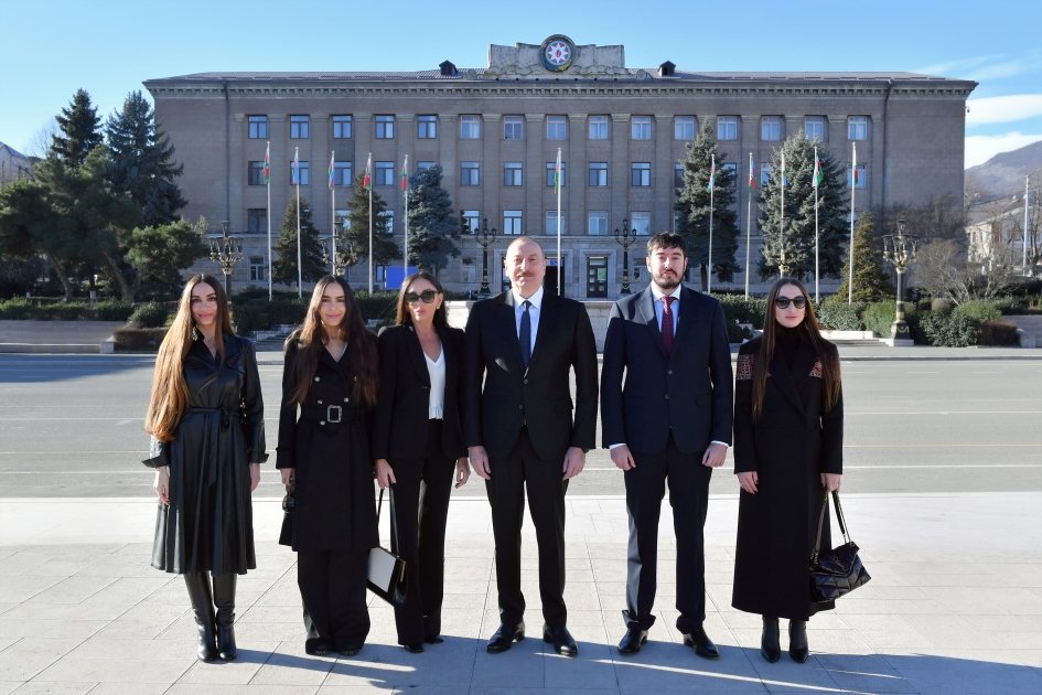 Prezident və ailəsi XANKƏNDİDƏ - FOTO/VİDEO