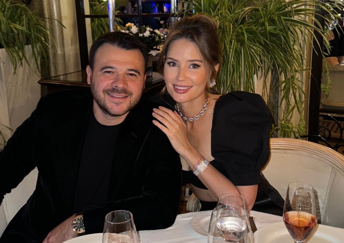 Xalq artisti Emin xanımı ilə romantik şam yeməyində - FOTO Xalq artisti Emin xanımı ilə romantik şam yeməyində - FOTO