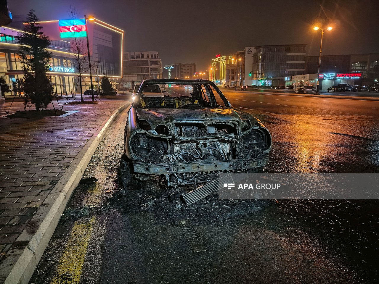 Bakıda avtomobil yanıb - FOTO/VİDEO - foto 4