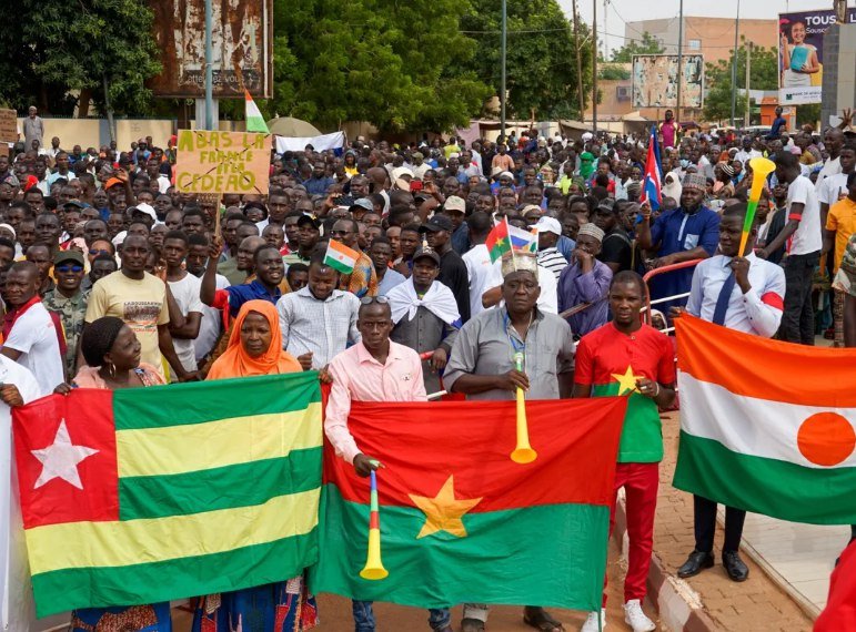Niger hərbi rejiminin başçısı Fransadan müstəmləkə talanına görə təzminat TƏLƏB EDİB