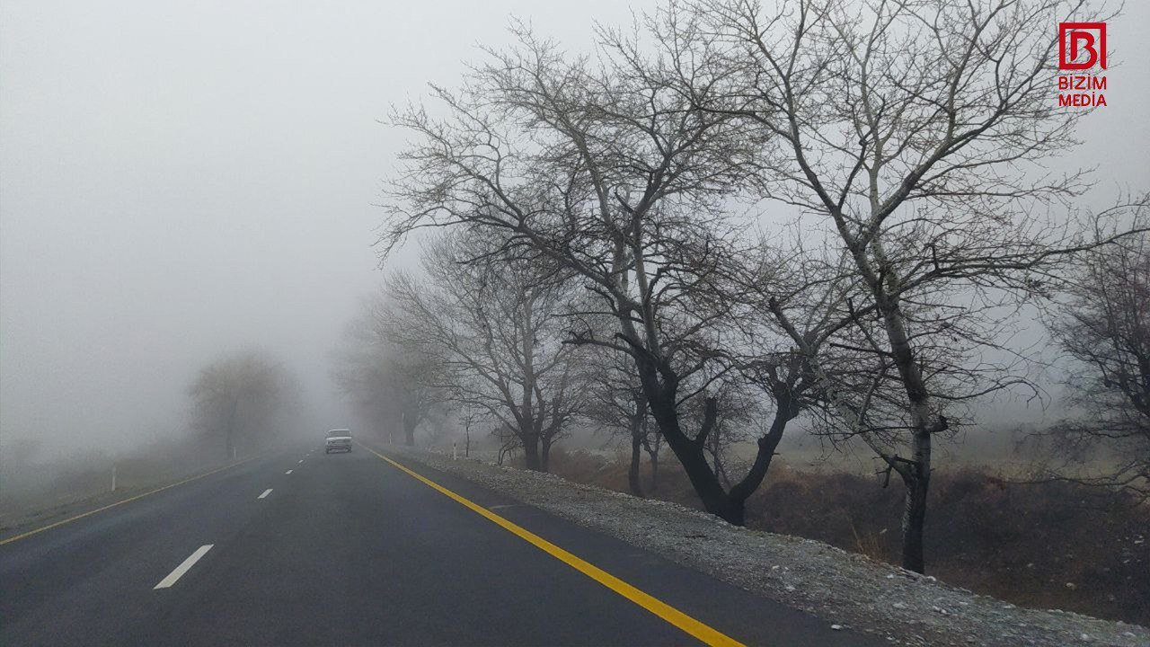 Bu yollar qatı dumana büründü, hərəkət məhdulaşdı – FOTO/VİDEO   - foto 3