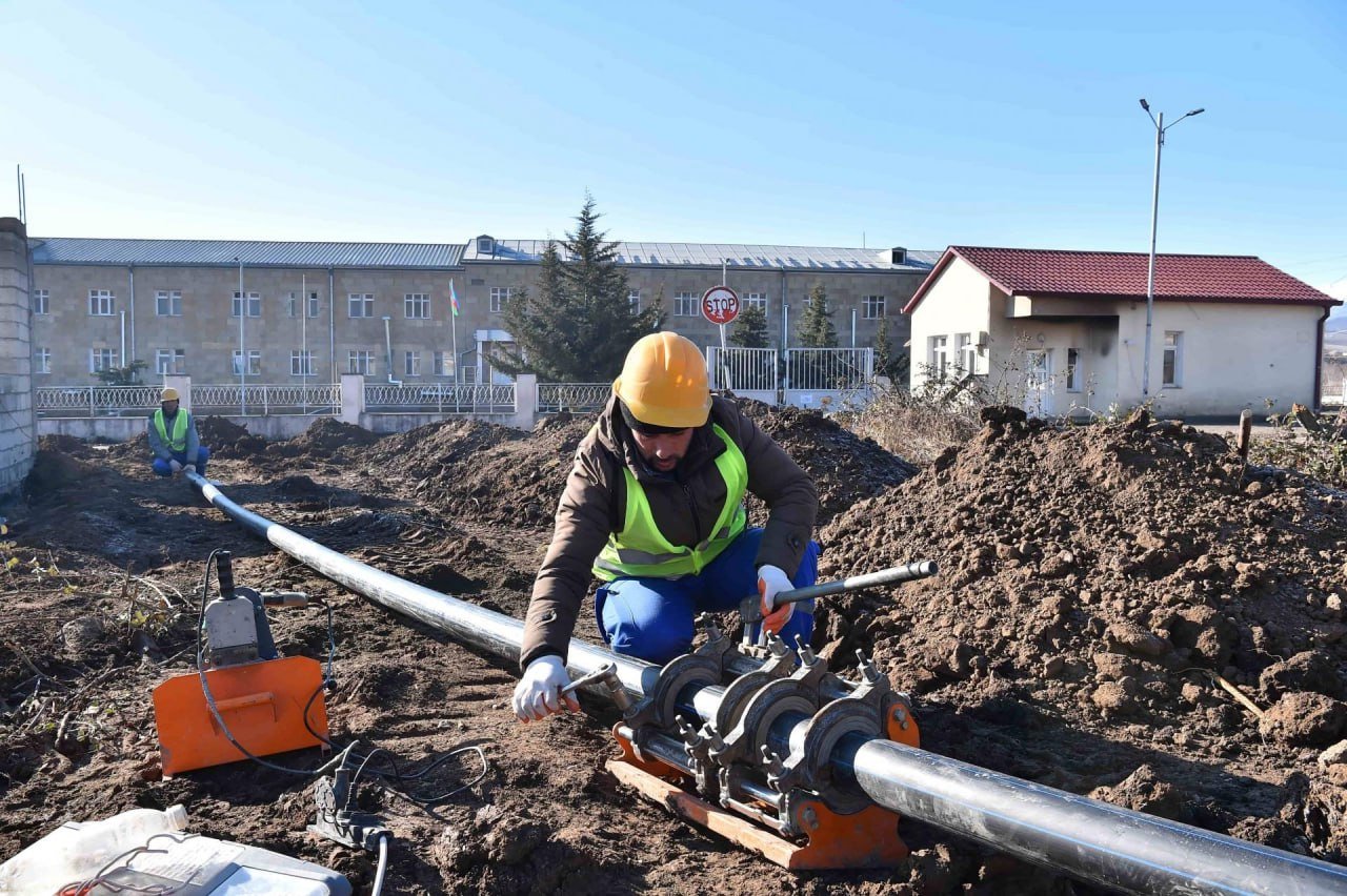 Xocalı sakinlərinə içməli su təchizatı ilə bağlı ŞAD XƏBƏR - FOTO/VİDEO - foto 2