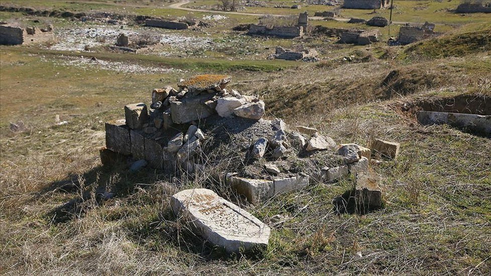 Vəfat etmiş məcburi köçkünlərin məzarlarının Qarabağa köçürülməsi ilə bağlı MÜHÜM AÇIQLAMA