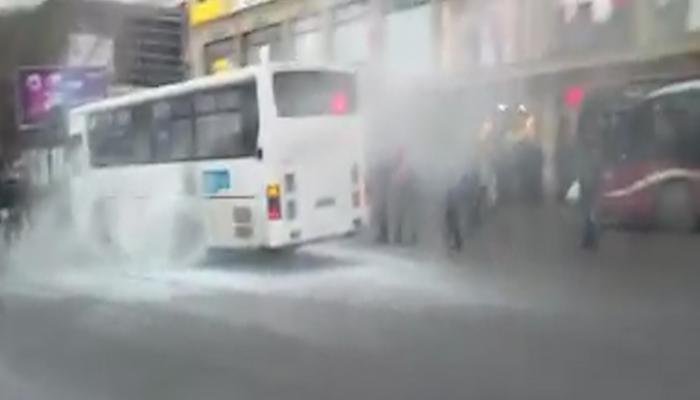 Bakıda avtobusda TÜSTÜLƏNMƏ OLUB - VİDEO Bakıda avtobusda TÜSTÜLƏNMƏ OLUB - VİDEO