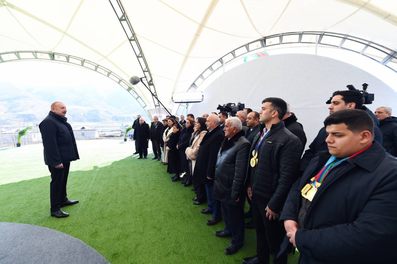 İlham Əliyev Xocalıda soyqırımı memorialının təməlini qoydu – FOTO/VİDEO - foto 6