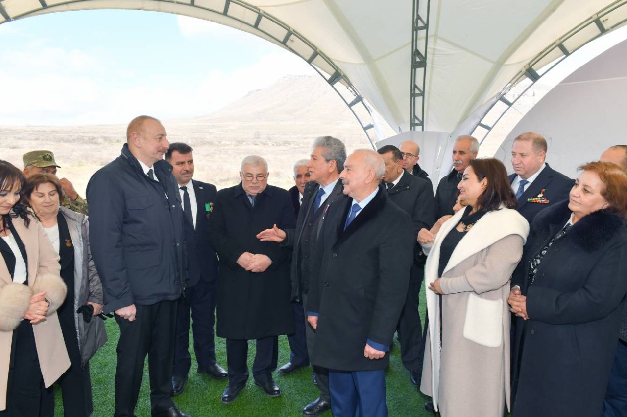 İlham Əliyev Xocalıda soyqırımı memorialının təməlini qoydu – FOTO/VİDEO - foto 18