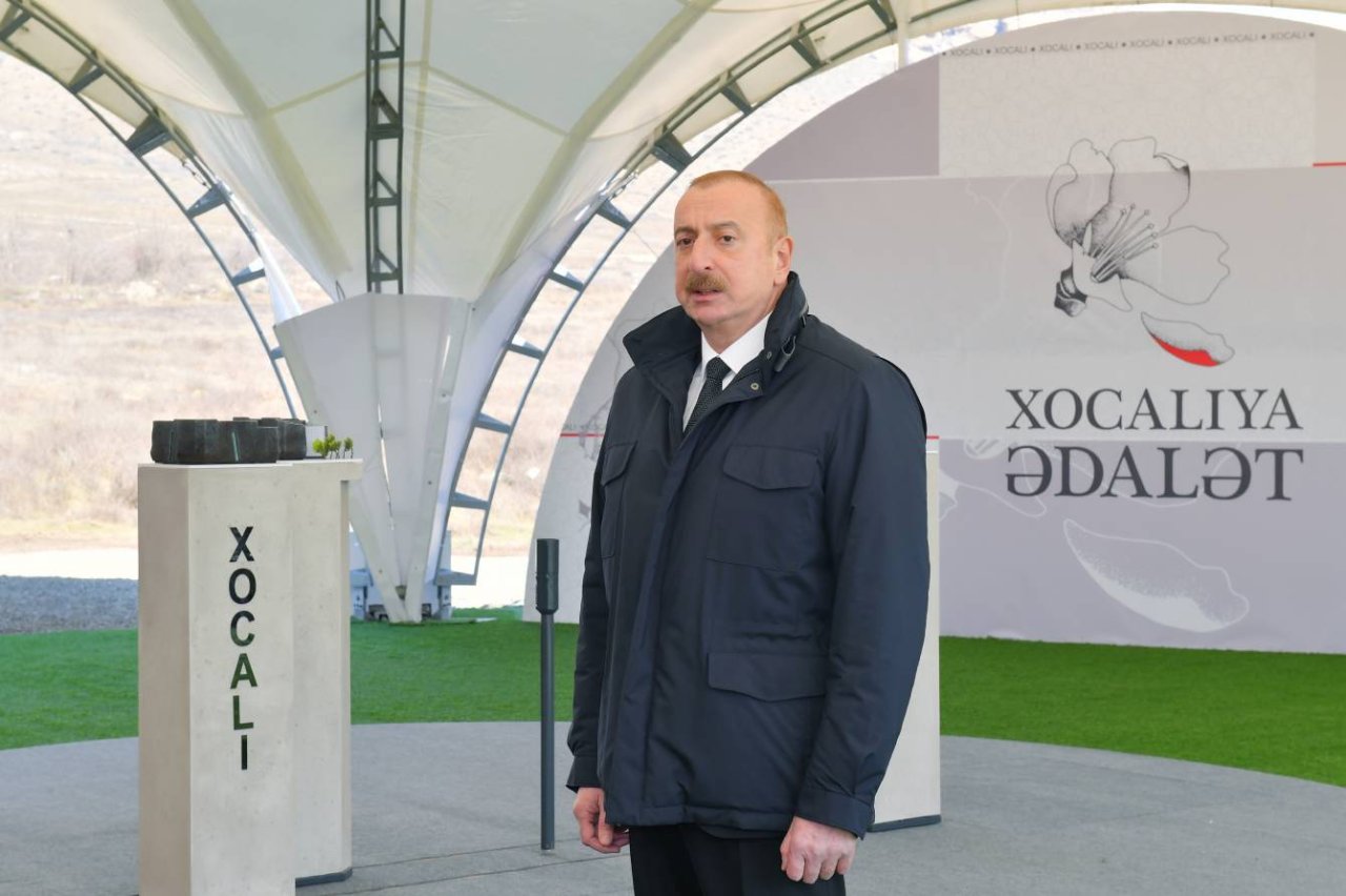 İlham Əliyev Xocalıda soyqırımı memorialının təməlini qoydu – FOTO/VİDEO - foto 8
