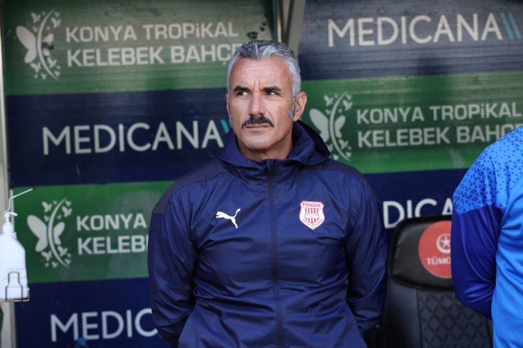 Türkiyə klubu baş məşqçini istefaya göndərdi