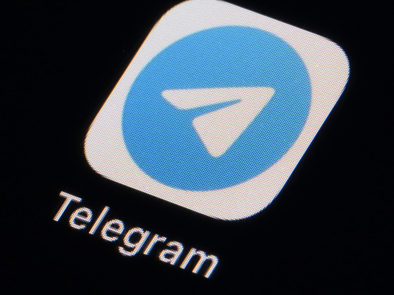 Bəzi sosial şəbəkələrin işləməməsi “Telegram”a milyonlar QAZANDIRDI
