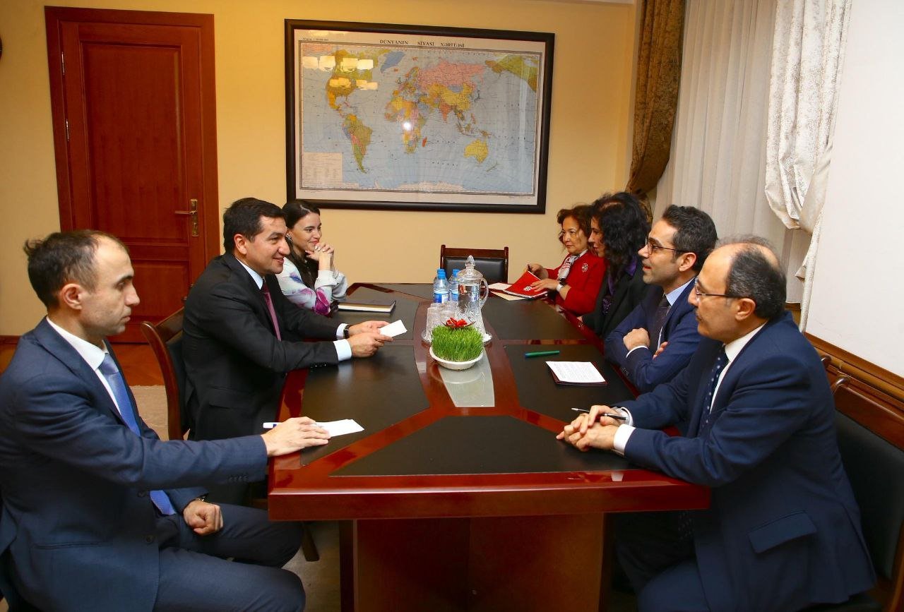 Hikmət Hacıyev Türkiyənin XİN rəsmisi ilə regional məsələləri MÜZAKİRƏ EDİB - FOTO