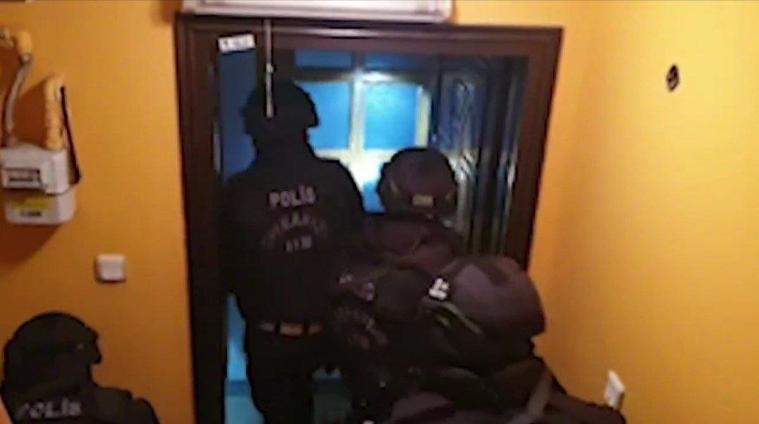 Türkiyədə terrorçulara qarşı əməliyyatda 20 nəfər saxlanıldı - VİDEO Türkiyədə terrorçulara qarşı əməliyyatda 20 nəfər saxlanıldı - VİDEO