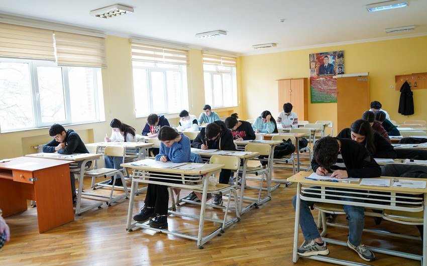 Bu gün 53 mindən artıq şagird buraxılış imtahanı verib Bu gün 53 mindən artıq şagird buraxılış imtahanı verib