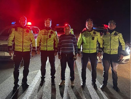 Polis əməkdaşları qarlı dağlıq ərazidə qalan əcnəbiyə kömək etdilər – FOTO  