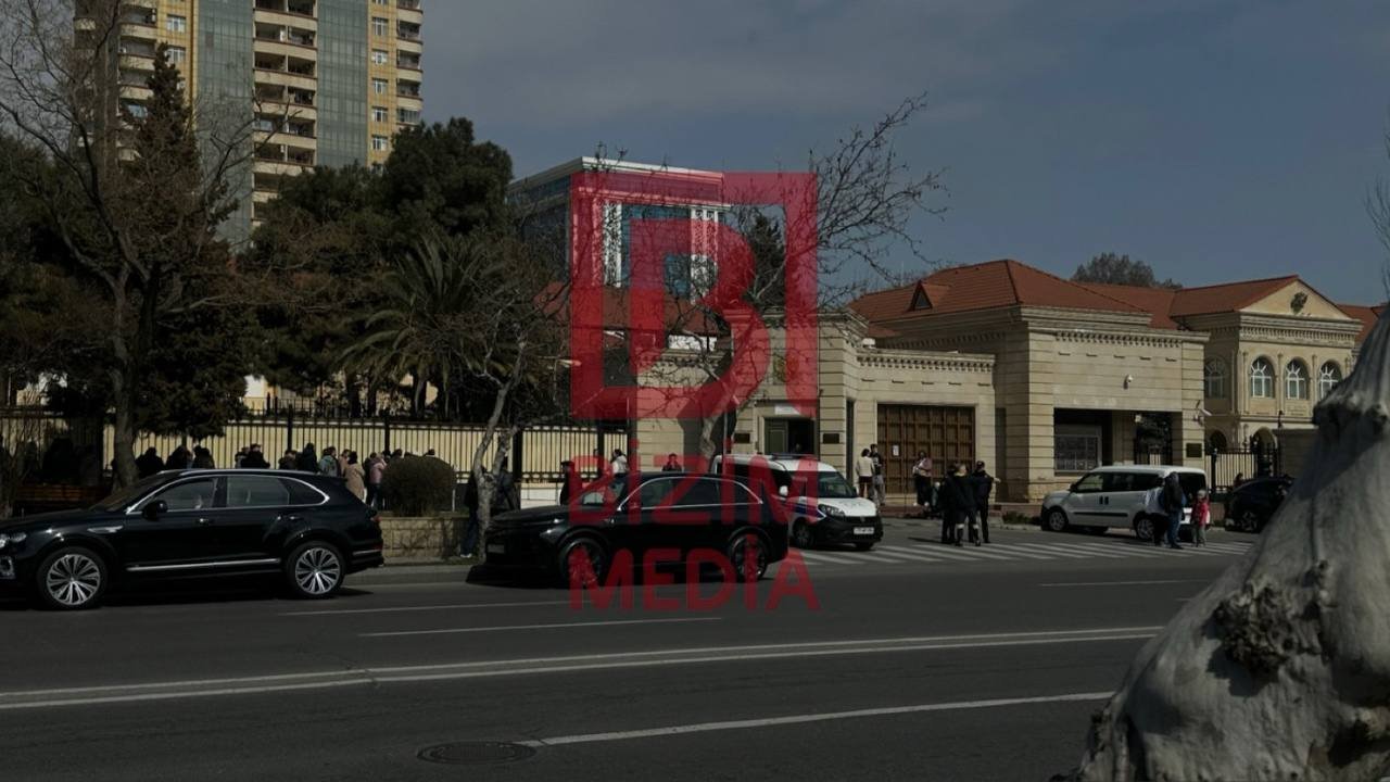 Rusiya vətəndaşları Bakıda belə səs verirlər - FOTO - foto 2