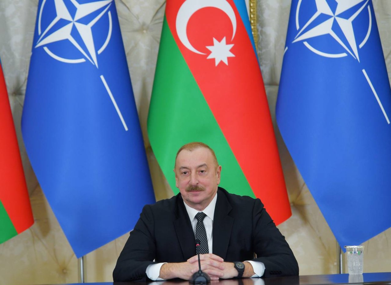 İlham Əliyev və Yens Stoltenberq mətbuata bəyanatla çıxış ediblər - FOTO - foto 8