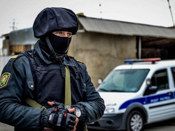Polis 100 minlik dələduzluq edən şəxsi saxladı – FOTO  