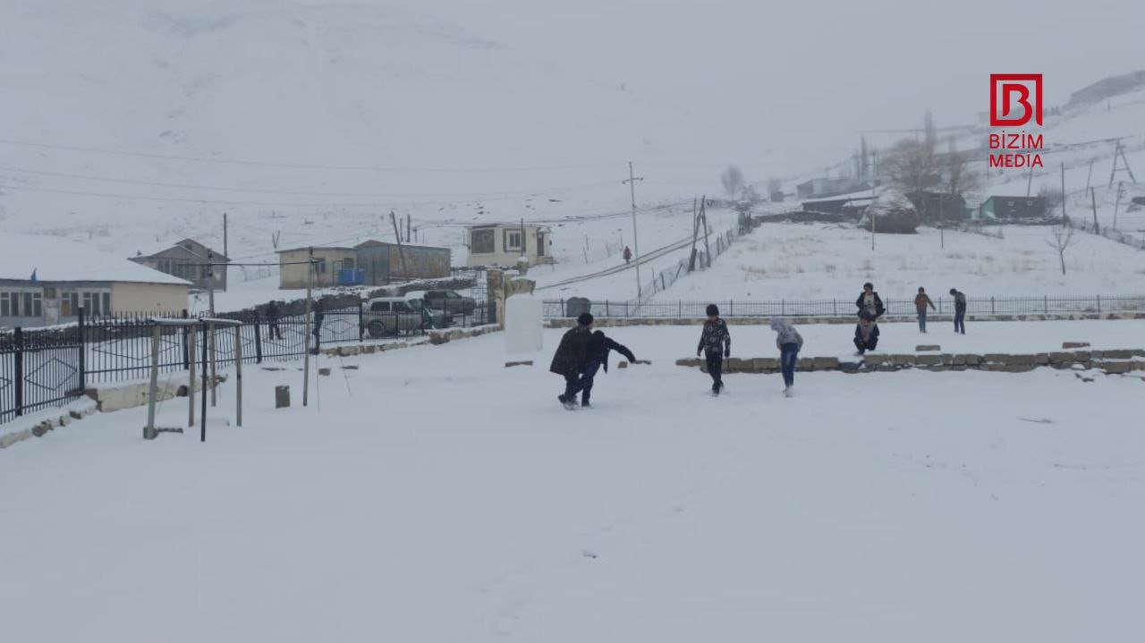 Torpaq çərşənbəsində Xınalıq ağ libasa büründü – FOTO/VİDEO - foto 9
