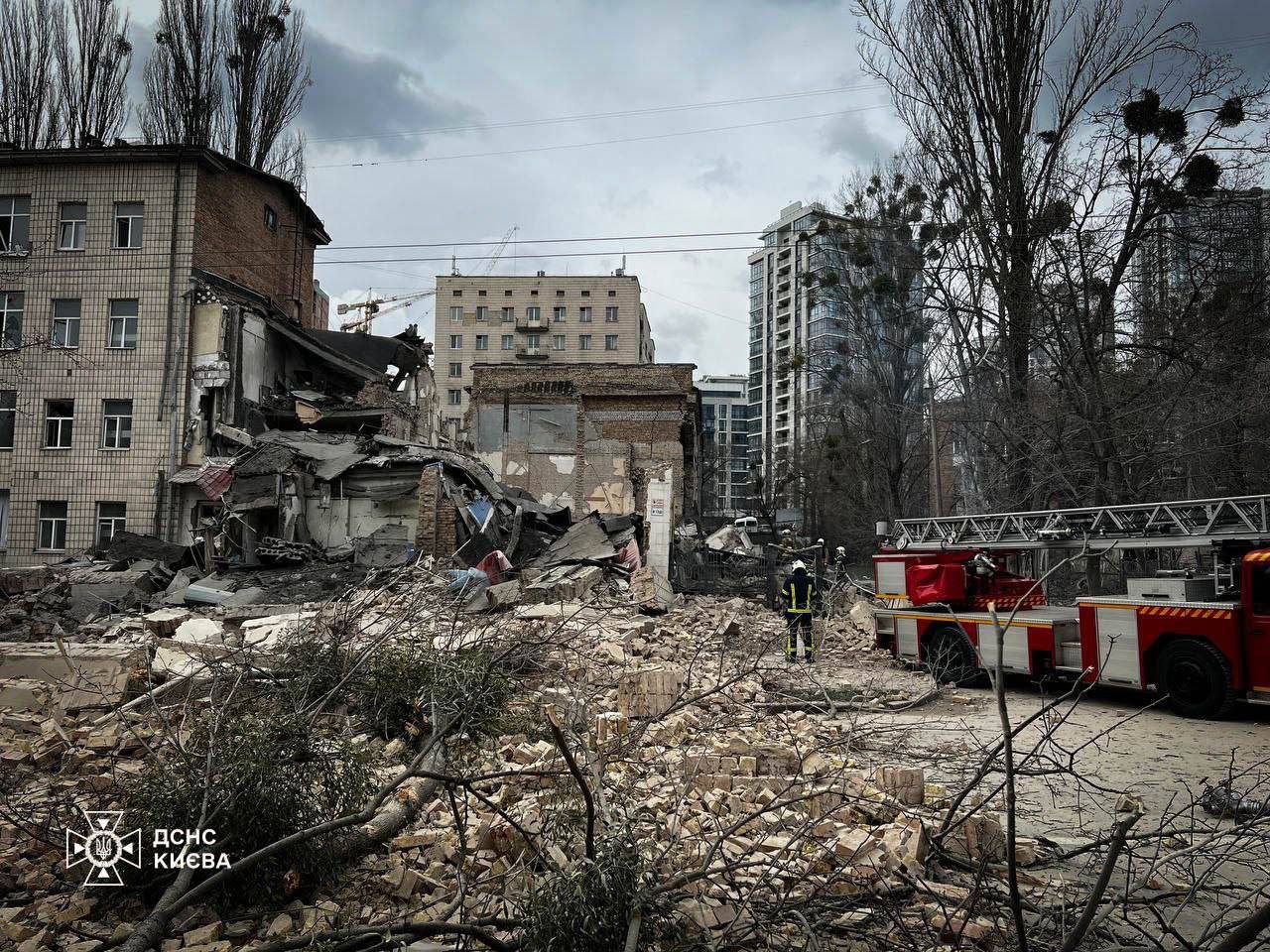 Kiyev ballistik raketlərlə atəşə tutuldu – FOTO/VİDEO   - foto 1