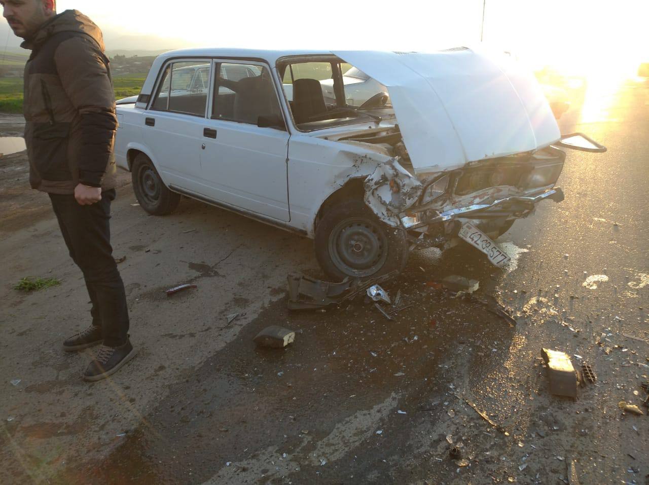 Cəlilabadda qəza: “Mercedes” və “VAZ-2107” toqquşdu - FOTO - foto 1