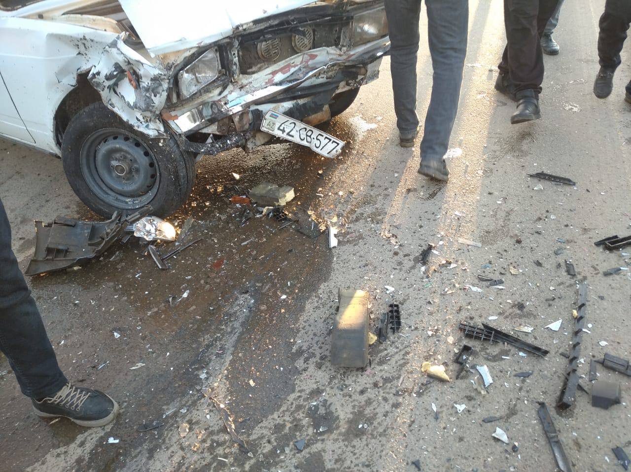 Cəlilabadda qəza: “Mercedes” və “VAZ-2107” toqquşdu - FOTO - foto 2