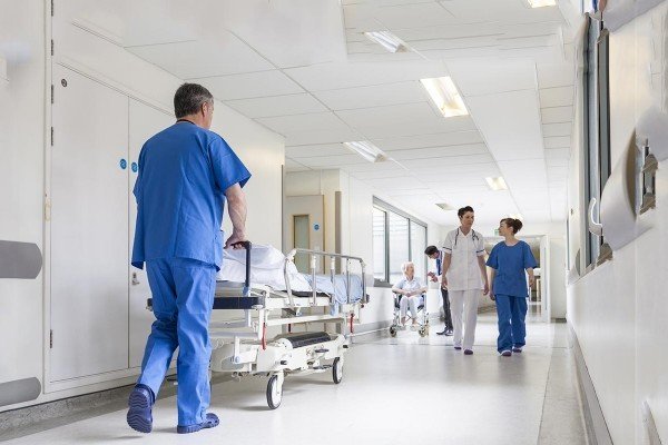 36 yaşlı kişi özünü bıçaqladı