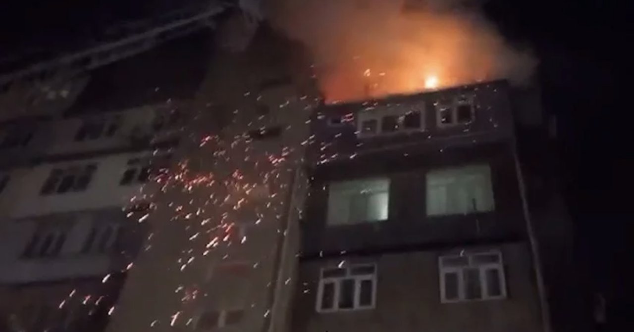 Bakıda yaşayış binası yanır - VİDEO