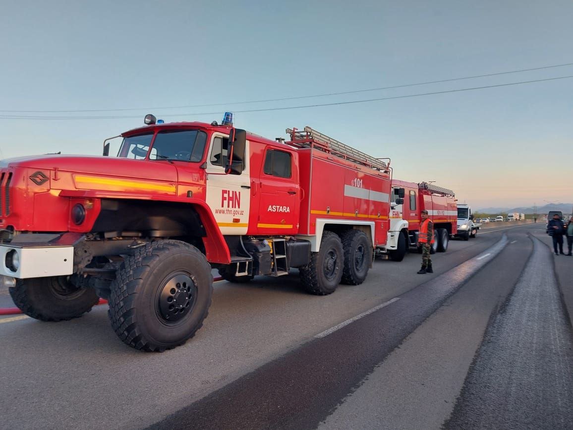 Astarada BMW yük maşını ilə toqquşub - Ölənlər var - FOTO - foto 2