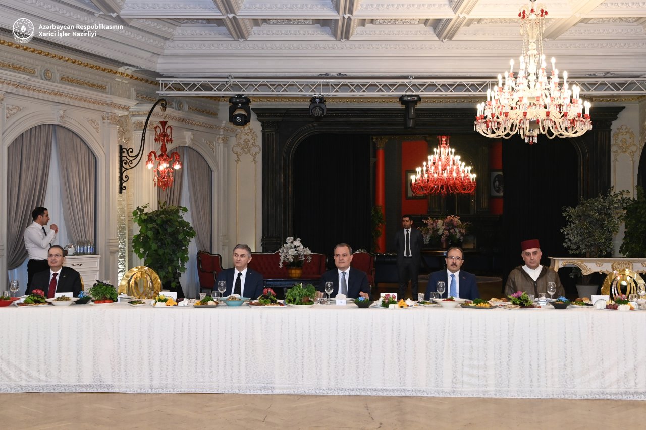 Azərbaycandakı diplomatik korpus üçün iftar mərasimi TƏŞKİL EDİLİB - FOTO - foto 3