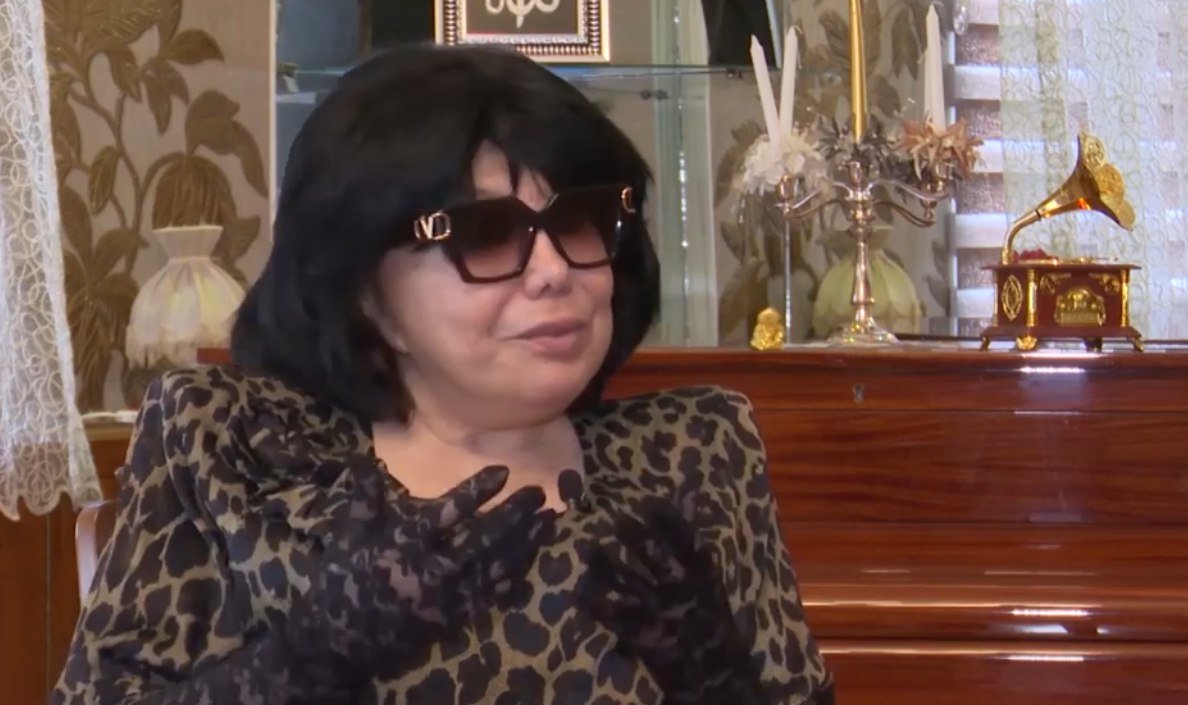 Gözündən əməliyyat olunan Flora Kərimova: “Eynəkdə gəzmək mənim üçün türmədir” - VİDEO