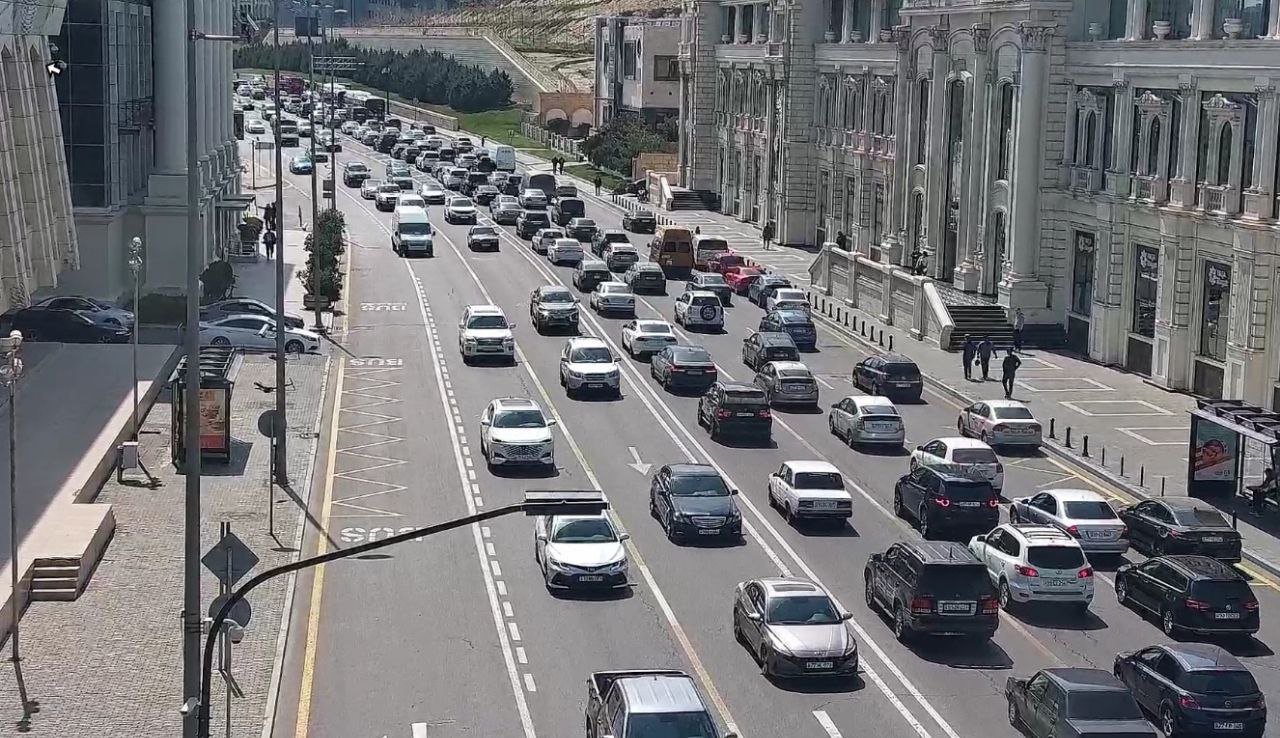 Bakıda maşın yandı – FOTO/VİDEO - foto 2