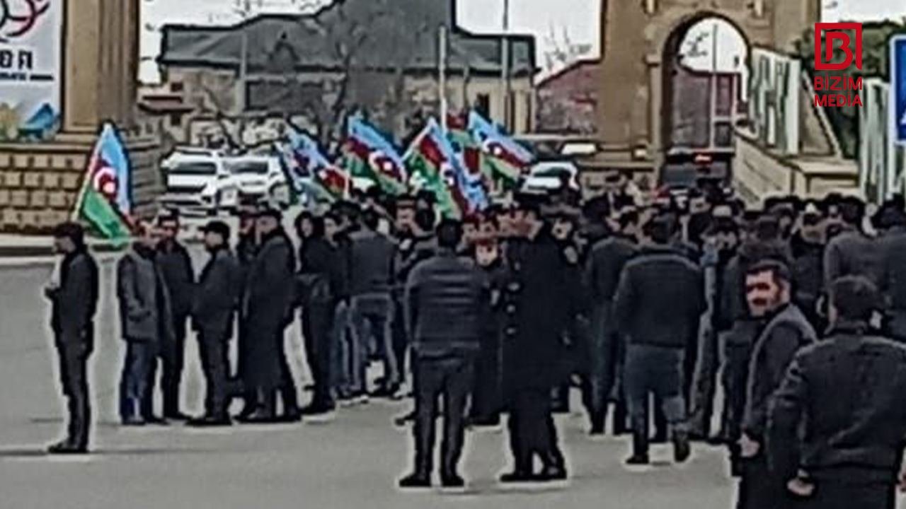 Ötən gün həlak olan əsgərimiz Qubaya gətirildi – FOTO/VİDEO   - foto 2