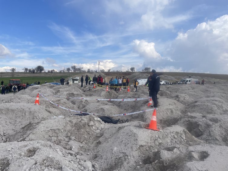 Türkiyədə kartof anbarında çökmə: Ölənlər və yaralılar var – FOTO/VİDEO Türkiyədə kartof anbarında çökmə: Ölənlər və yaralılar var – FOTO/VİDEO