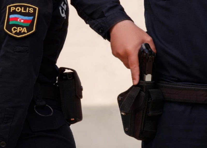 Bakıda silahla ehtiyatsız davranan polis həyatını itirib