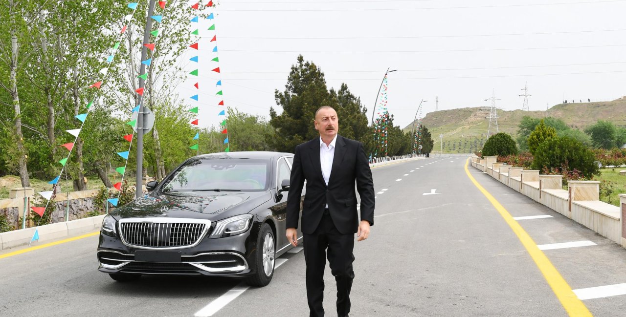 İlham Əliyev Qəbələ rayonuna getdi İlham Əliyev Qəbələ rayonuna getdi
