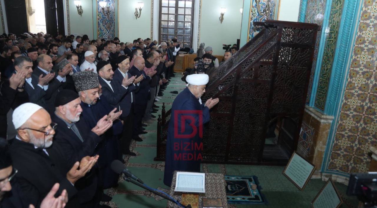 Allahşükür Paşazadə bayram namazı QILIR - FOTO/VİDEO Allahşükür Paşazadə bayram namazı QILIR - FOTO/VİDEO